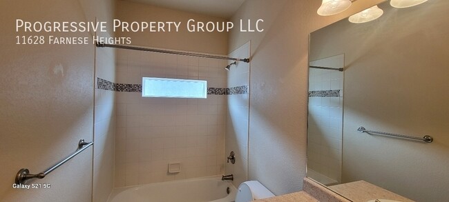 Building Photo - Beautiful 4 Bed 3 Bath Rental!