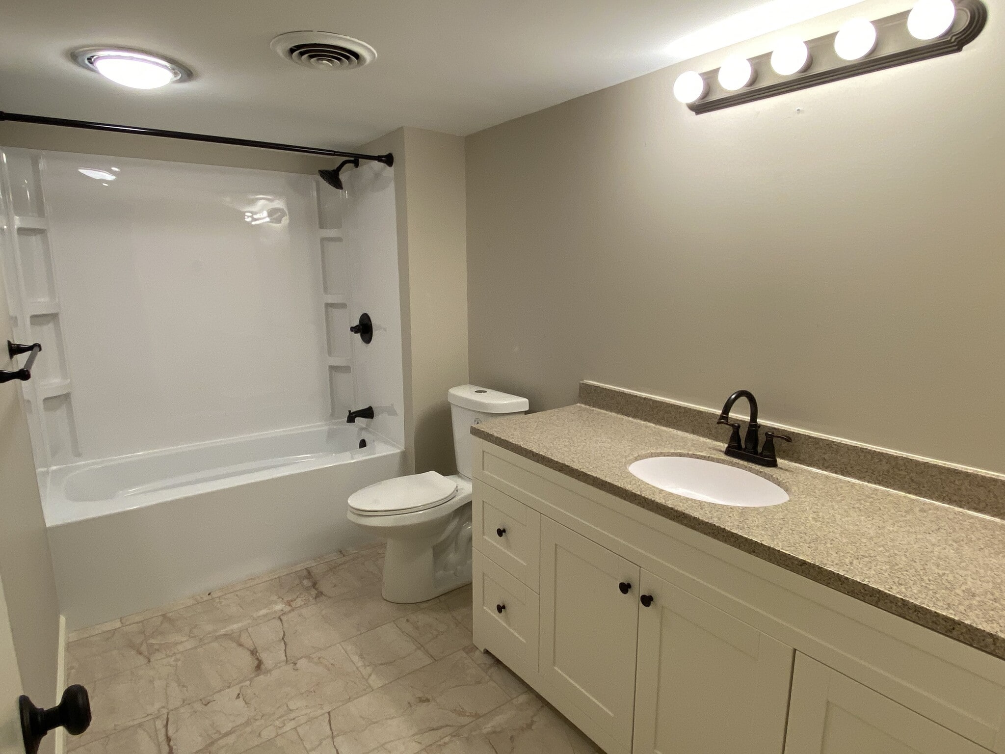 Building Photo - 2110 Barberry Dr