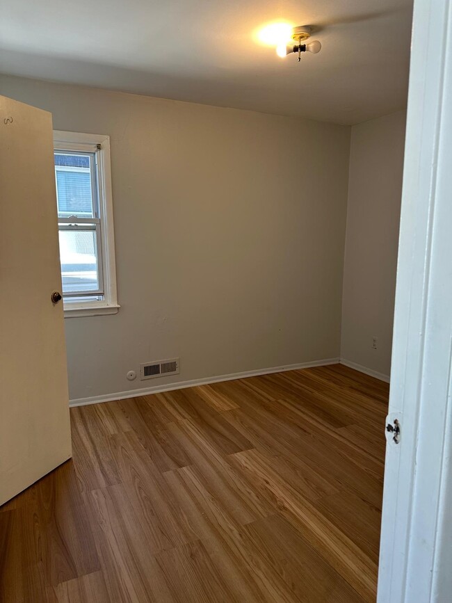 Building Photo - 12 Colonial Dr