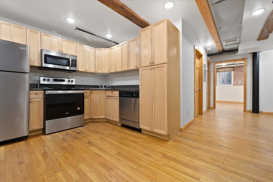 Building Photo - 325 Lafayette St