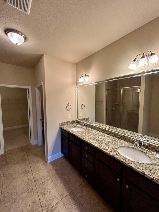 Building Photo - 80 S Knightsbridge Ct