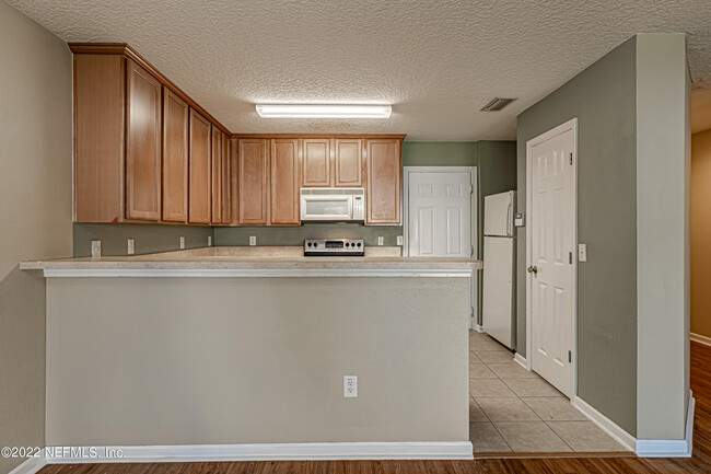 Building Photo - 1500 Calming Water Dr