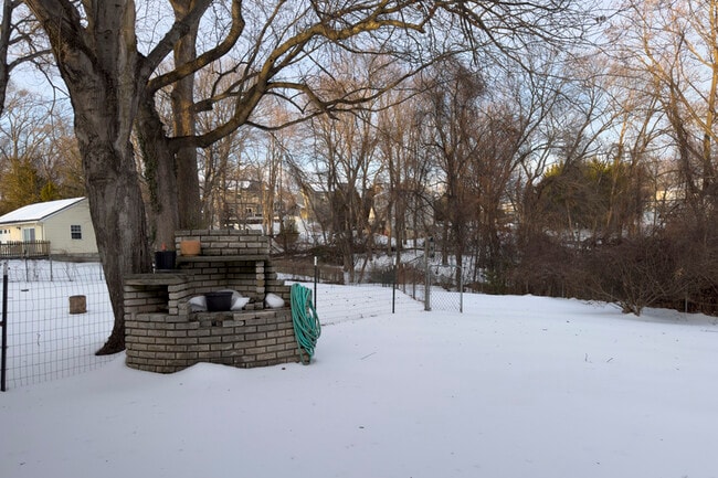 Building Photo - 9329 Old Scaggsville Rd