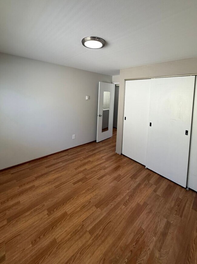 Building Photo - 3-Bedroom North Green Lake Townhouse-Style...