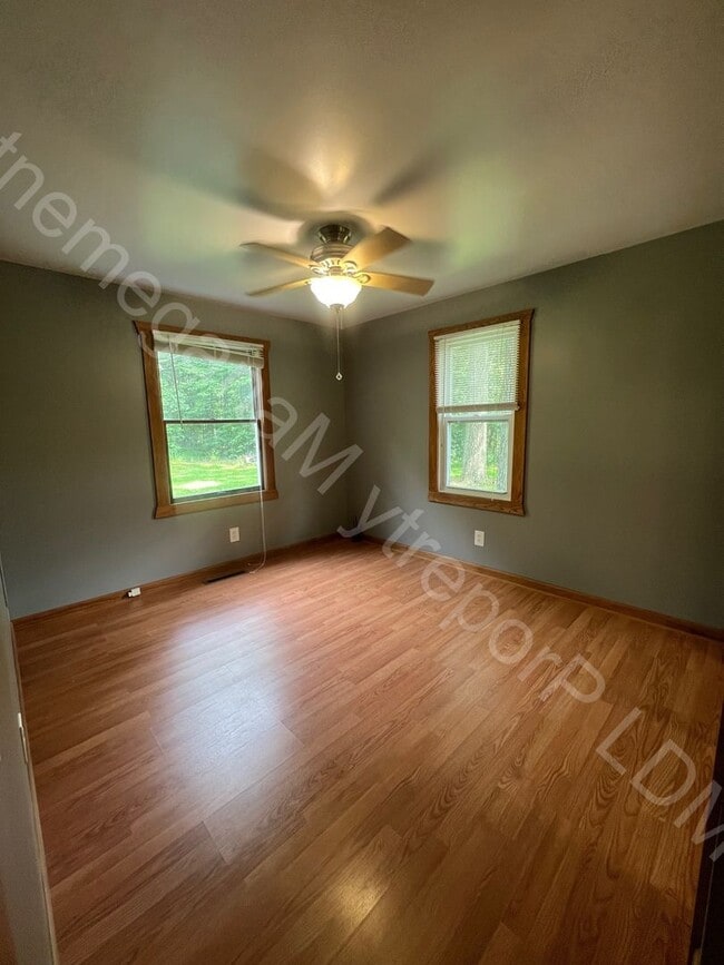 Building Photo - Country Oasis 3 bed 2 bath home