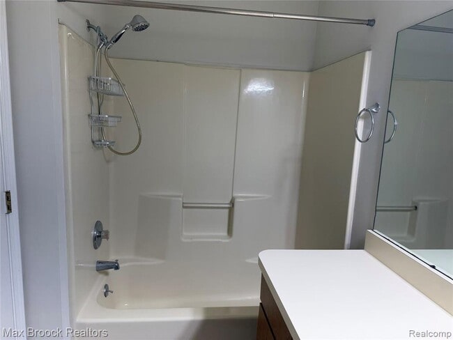 Building Photo - 50431 Bay Run S