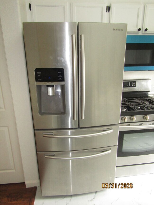 Building Photo - Beautifully updated single family house available NOW!  $3,000 per month