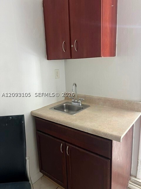 Building Photo - 1546 W 77th St