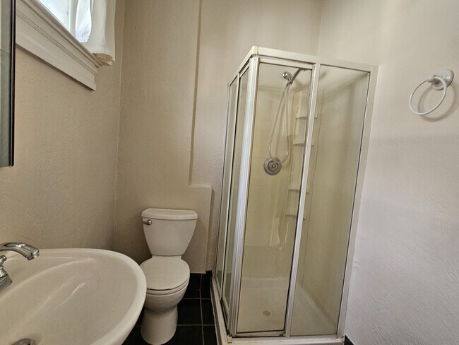 Building Photo - 906 W Colorado Ave