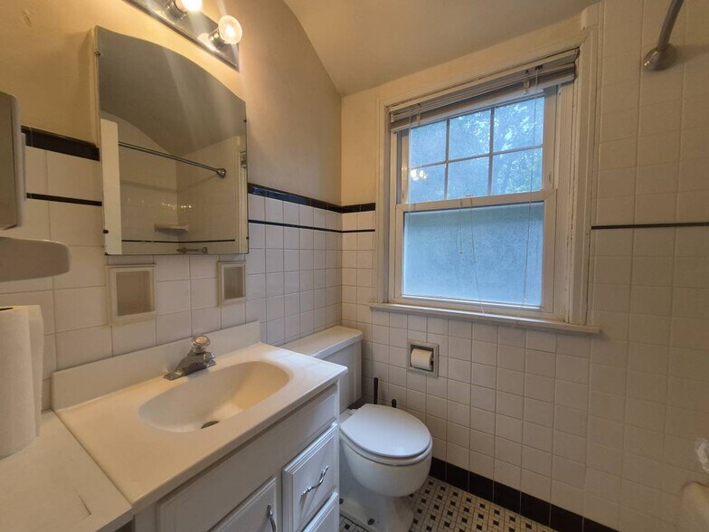 Building Photo - 1928 N 73rd St