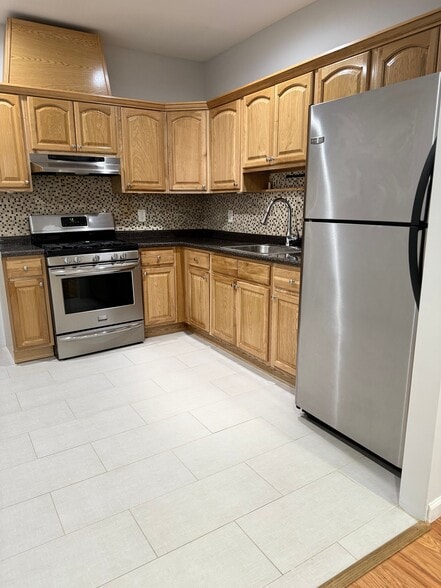 Building Photo - 288 2nd Ave W