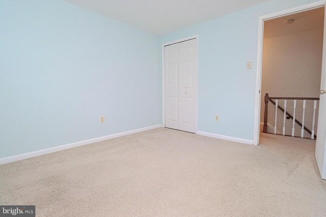 Building Photo - 1738 Farmington Ct