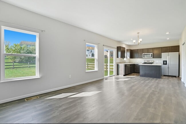 Building Photo - Spacious 4 Bedroom, 2.5 Bathroom home in Morrow, OH!