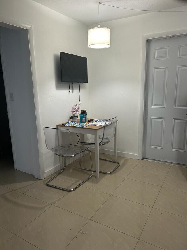 Building Photo - 4213 NE 21st Ave