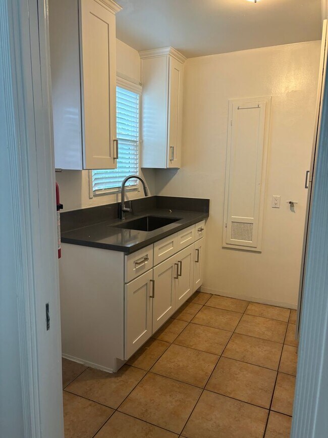 Interior Photo - Western, 1151-1153