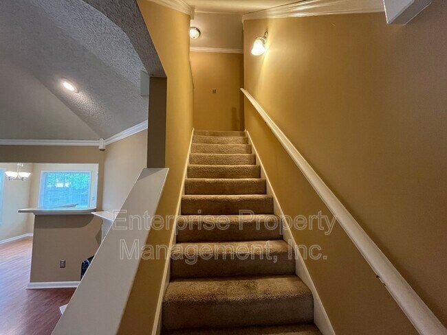 Building Photo - 8642 Pantherburn Cir N