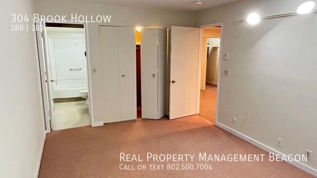 Building Photo - 304 Brook Hollow