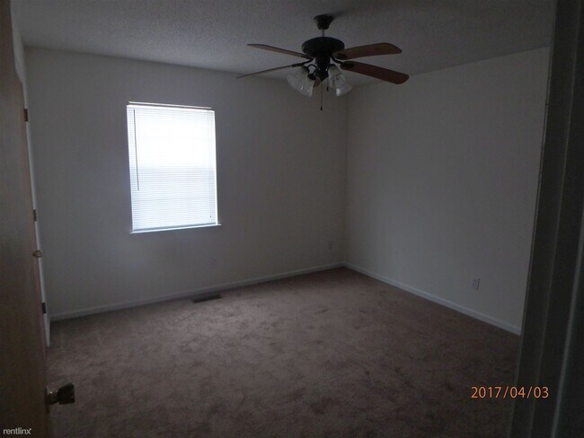 Building Photo - 2 br, 1.5 bath Townhome - Fox Hollow