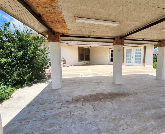 Building Photo - 301 Quail Creek Dr