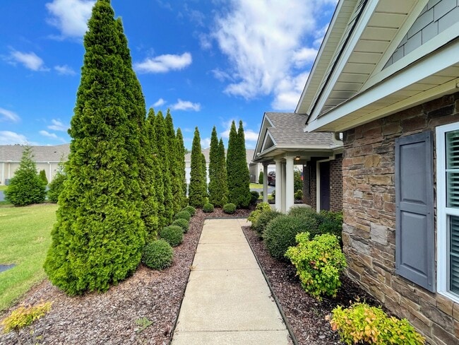 Building Photo - 57 NW Moore Farm Cir