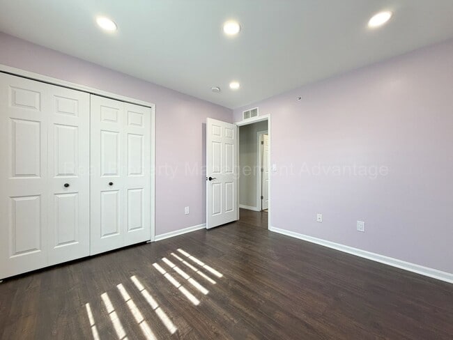 Building Photo - Rare Corner Upper Condo with Vaulted Ceilings, Private Balcony and 2 Car Garage - Right Across fr...