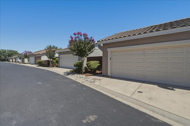 Building Photo - 3169 Parkham Dr