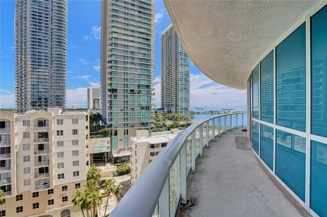 Building Photo - 480 NE 30th St