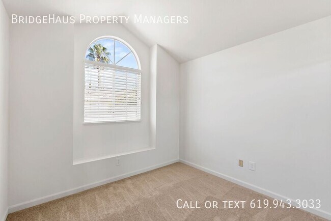 Building Photo - 10998 Corte Playa Barcelona