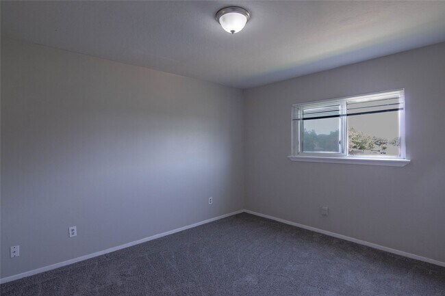 Building Photo - 15806 Val Verde Dr