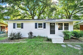 Building Photo - Lovely Three Bedroom Home in Monroe!