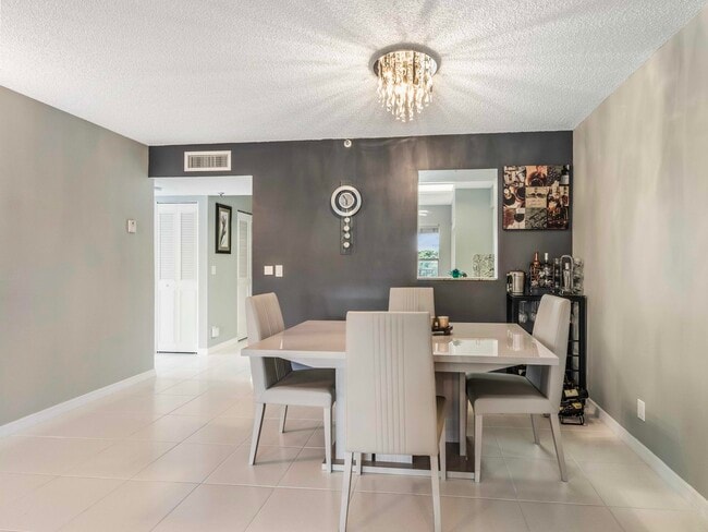 Building Photo - 14527 Bonaire Blvd