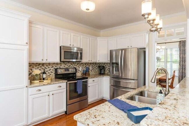 Building Photo - Gorgeous 4BD, 2.5BA Apex Home in an HOA Community with Amenities & Near Shopping, Dining, and Int...