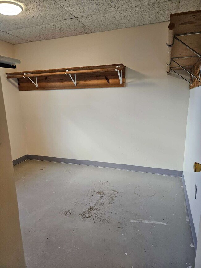 Building Photo - Charming 3BR/2BA with Massive Yard and Gar...