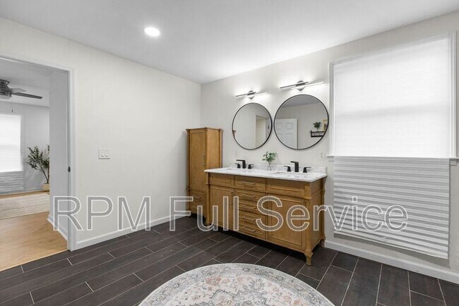 Building Photo - 1025 42nd Ave N