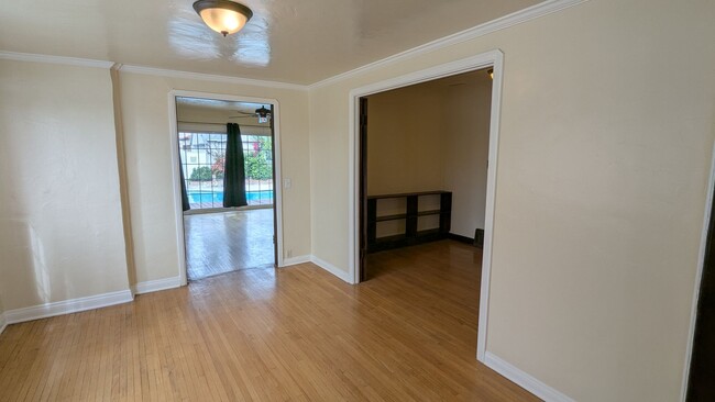 Building Photo - Beautiful 2 Bed 1.5 Bath Single Family Hom...