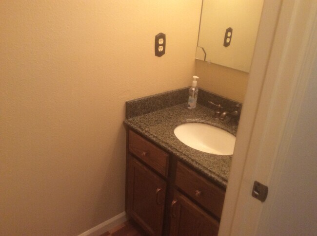 Building Photo - 3850 Woodglenn Pl