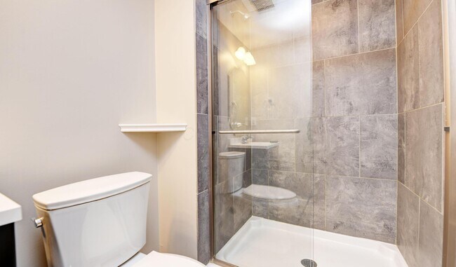 Building Photo - 746 Beech St