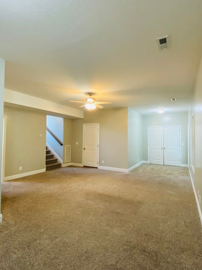 Building Photo - Luxury Home