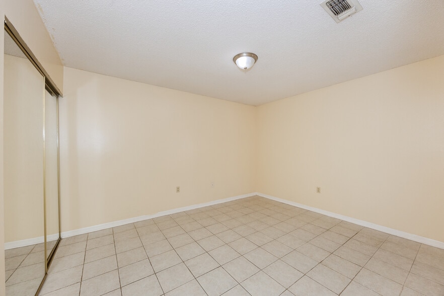 Building Photo - 13442 S Fairview Ave