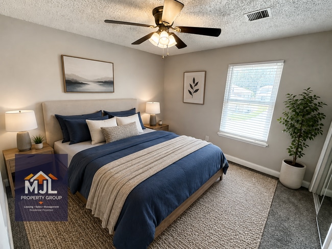 Building Photo - Renovated 2 Bedroom/ 1 Bath Apartment with Garage *READY NOW*