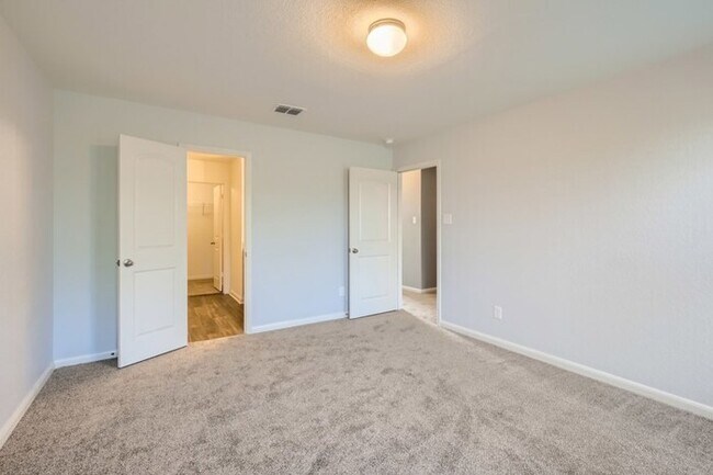 Building Photo - 6115 Southern Vista