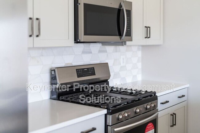 Building Photo - 337 Ridgeline Dr