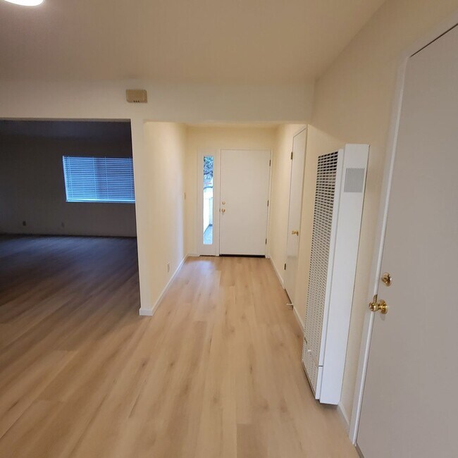 Building Photo - 931 Estudillo St