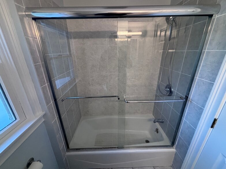 Building Photo - 101 Ponus Ave