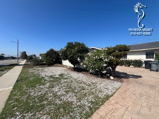 Building Photo - ***$1200.00 Off on 1st Month*** Torrance House 4 Bed 2 bath