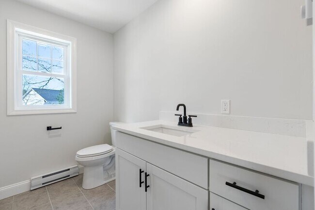 Building Photo - 13 Legacy Ln