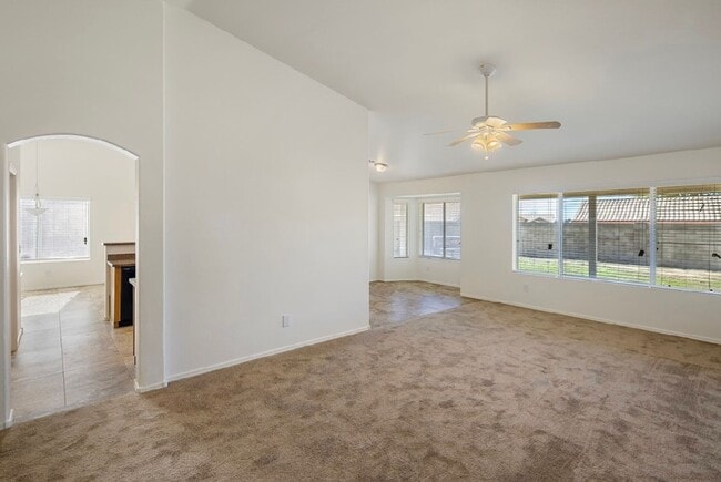 Building Photo - AVAILABLE NOW IN MESA RED MOUNTAIN AREA