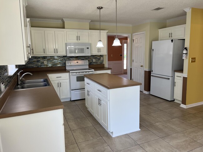 Building Photo - 4010 Nantucket Cir