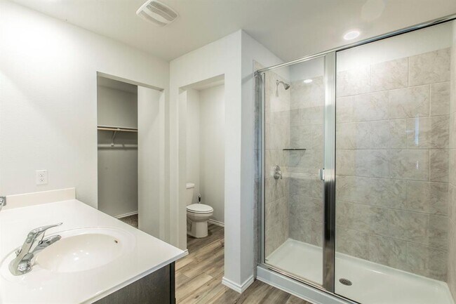 Building Photo - 237 Poplin Ln