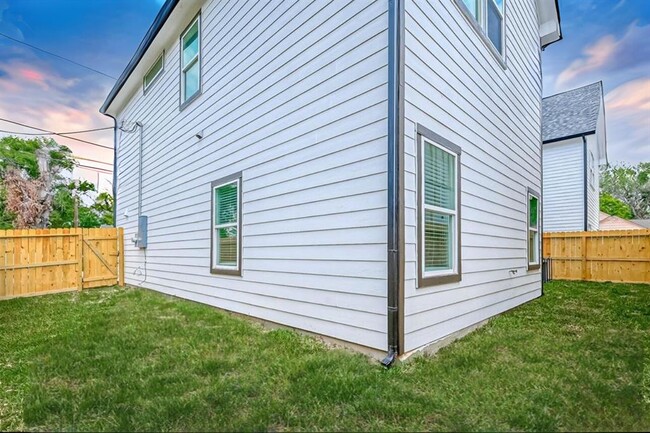 Building Photo - 7035 Goforth St